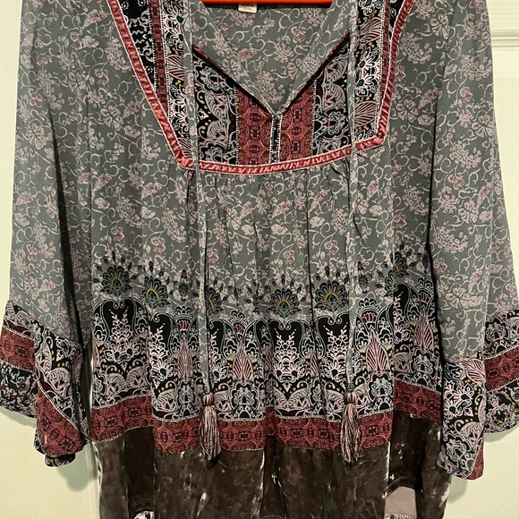 Knox Rose Flowy Blouse. - Picture 5 of 5